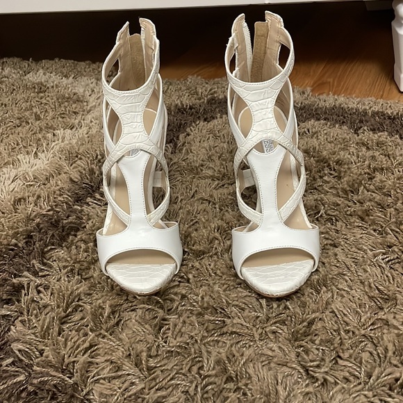 Brand new Guess heels - Picture 2 of 3